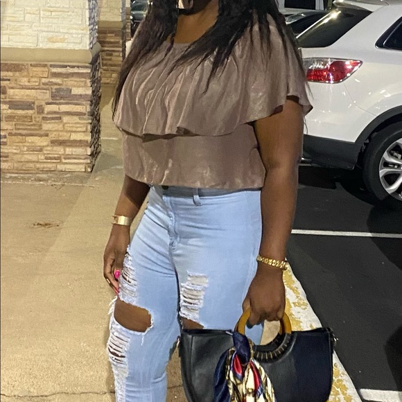 Relaxed Style Ruffled Top - Picture 14 of 16